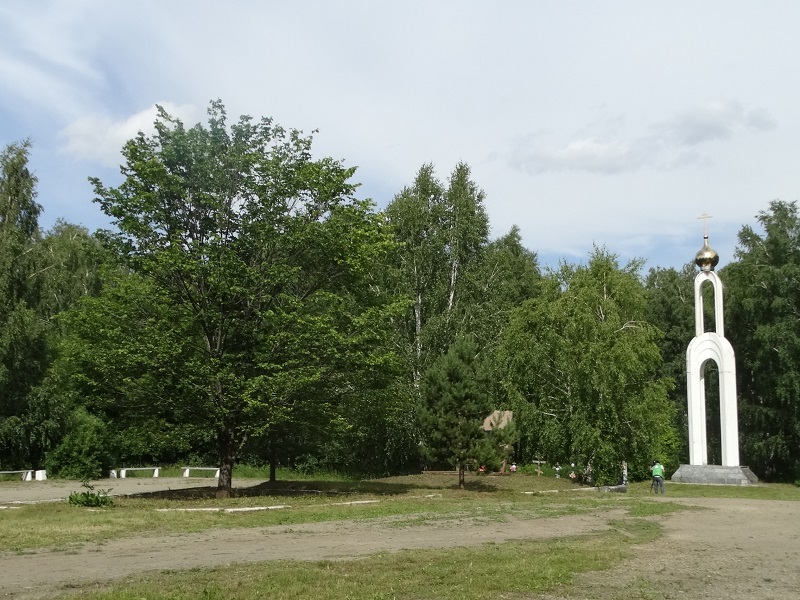 Июль 2017 г. Братские могилы на Золотой горе. Фото Ю. Латышева