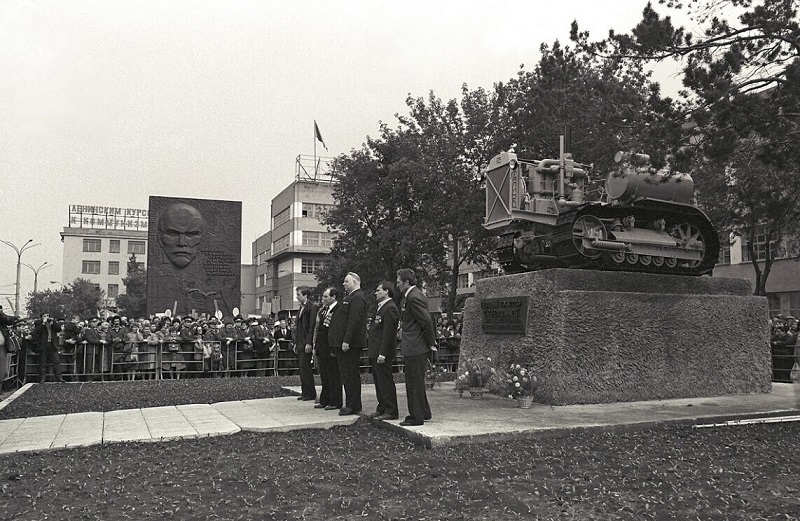 1983 год. Открытие памятника. Фотография из альбома группы «Челябинская старина» (социальная сеть «Одноклассники")